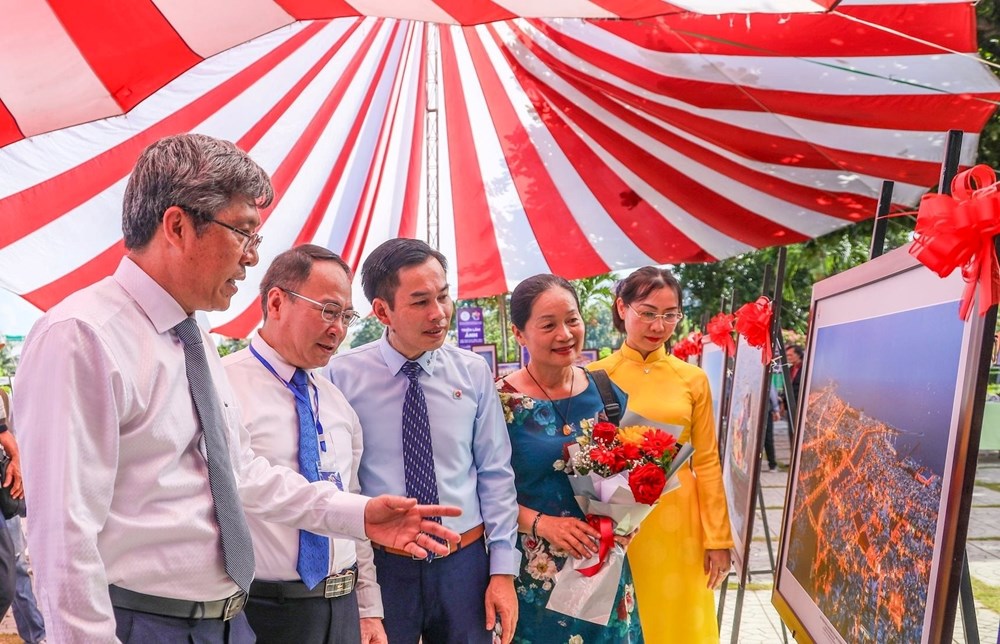 Thành lập Hội đồng Nghệ thuật Triển lãm ảnh “Việt Nam qua ống kính nhiếp ảnh gia quốc tế“ - ảnh 1