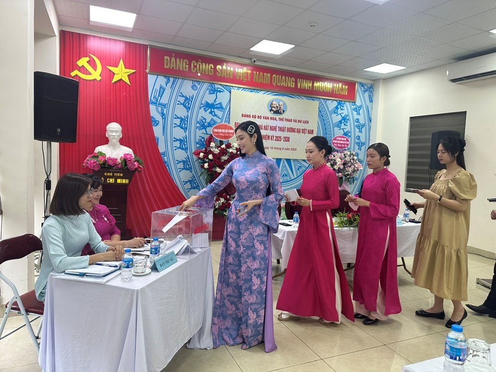 Chi bộ Nhà hát Nghệ thuật đương đại Việt Nam tổ chức thành công Đại hội chi bộ nhiệm kỳ 2025-2030 - ảnh 6