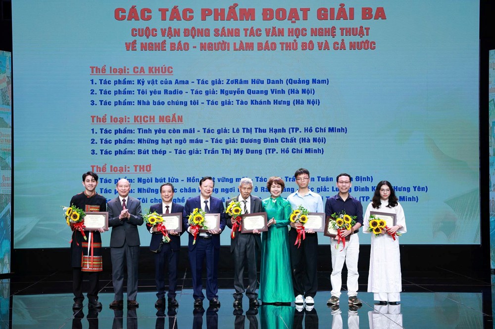 Trao 30 giải sáng tác văn học, nghệ thuật về nghề báo, người làm báo - ảnh 3