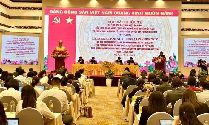 Họp báo quốc tế về sửa đổi một số điều của Hiến pháp và triển khai mô hình chính quyền địa phương 2 cấp - ảnh 3