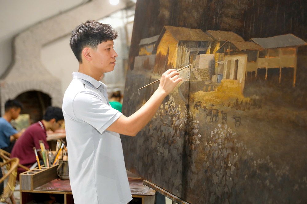 Vẽ bản sắc Việt giữa lằn ranh truyền thống và hiện đại - ảnh 1