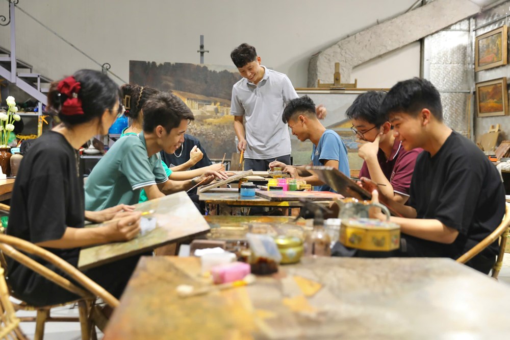 Vẽ bản sắc Việt giữa lằn ranh truyền thống và hiện đại - ảnh 6
