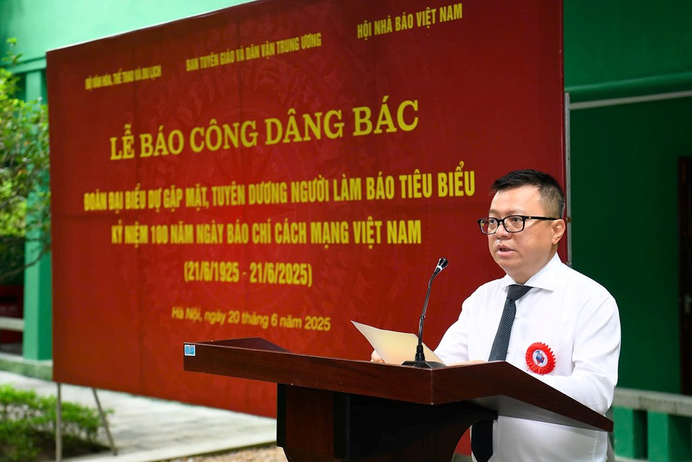 Hơn 100 nhà báo tiêu biểu báo công dâng Bác - ảnh 5