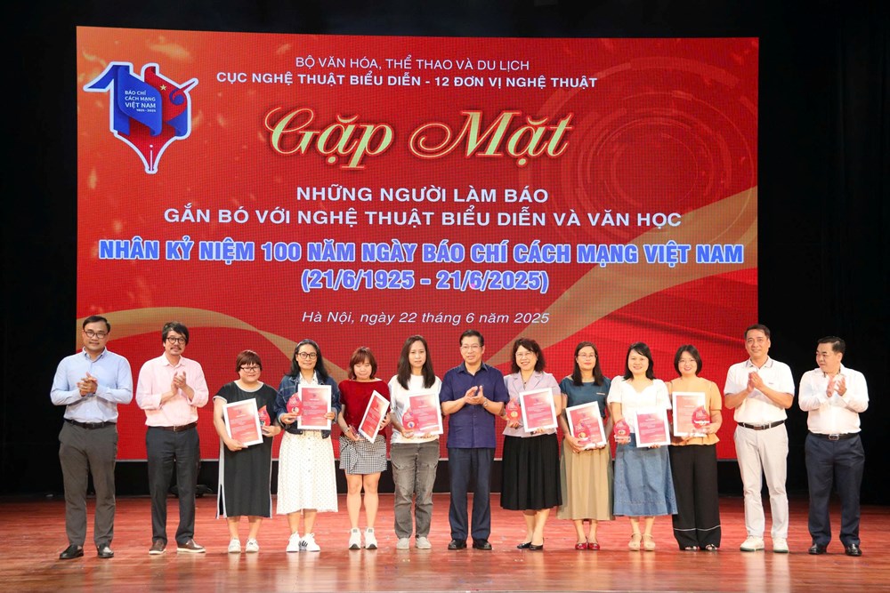Nhà báo, phóng viên và nghệ thuật biểu diễn cùng lan tỏa những giá trị nhân văn, tốt đẹp - ảnh 8