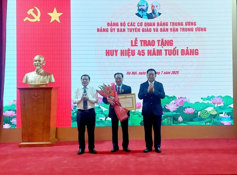 Xây dựng đội ngũ cán bộ và cơ quan theo hướng “cơ quan tinh nhuệ về chính trị, hạt nhân về trí tuệ” - ảnh 4