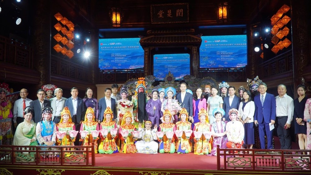 NSND Lệ Ngọc - người kiến tạo những nhịp cầu văn hóa từ ánh sáng sân khấu - ảnh 4