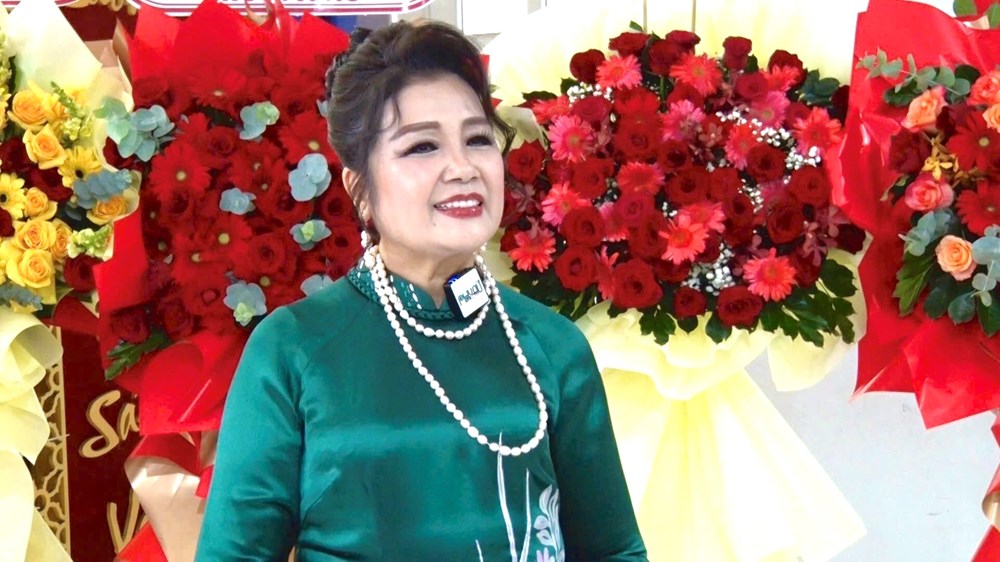 NSND Lệ Ngọc - người kiến tạo những nhịp cầu văn hóa từ ánh sáng sân khấu - ảnh 1