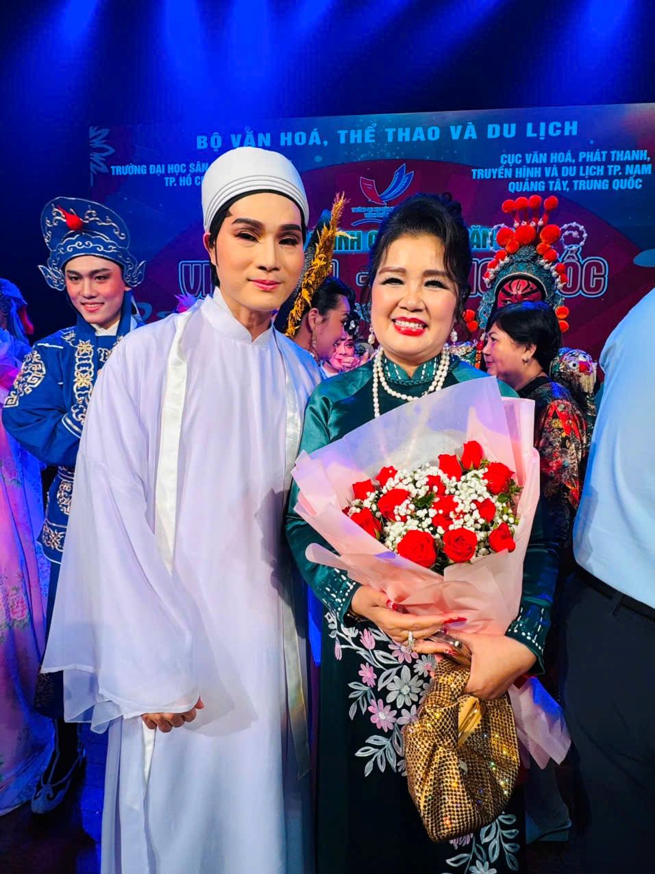 NSND Lệ Ngọc - người kiến tạo những nhịp cầu văn hóa từ ánh sáng sân khấu - ảnh 5