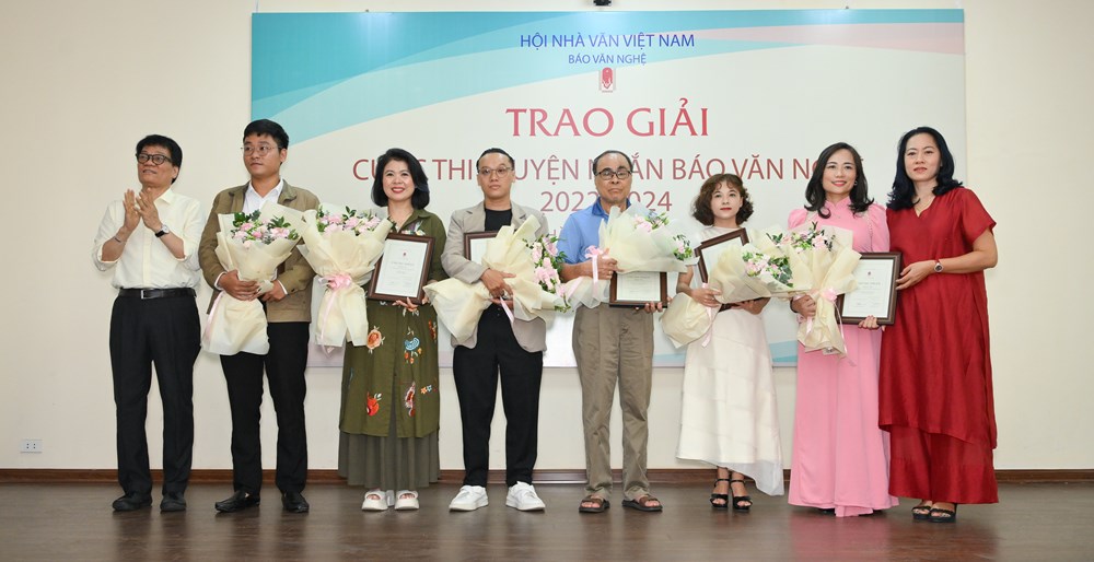 Tình yêu văn chương vẫn cháy bền bỉ trong lòng người viết - ảnh 3