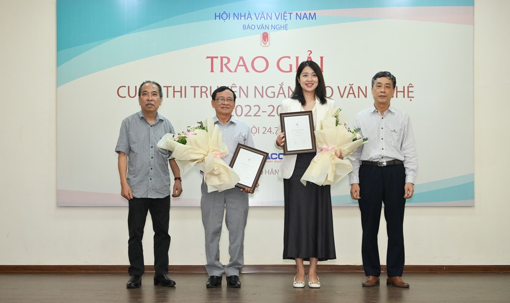 Tình yêu văn chương vẫn cháy bền bỉ trong lòng người viết - ảnh 1