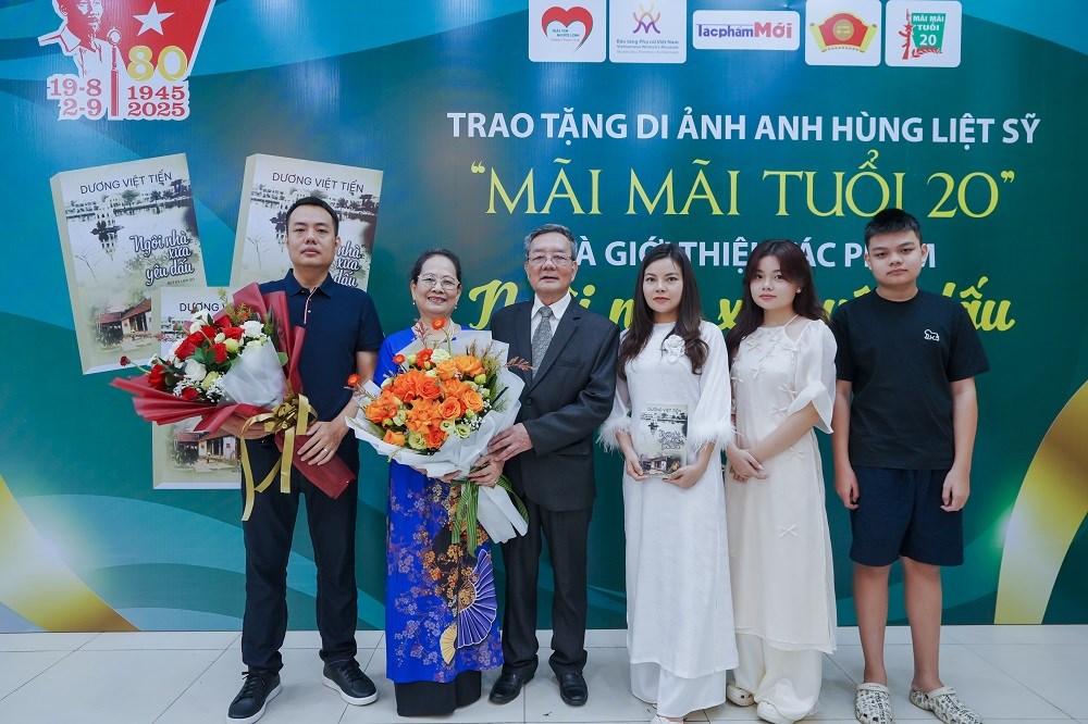 Trao tặng di ảnh Anh hùng - Liệt sĩ Võ Thị Sáu cho Bảo tàng Phụ nữ Việt Nam - ảnh 4