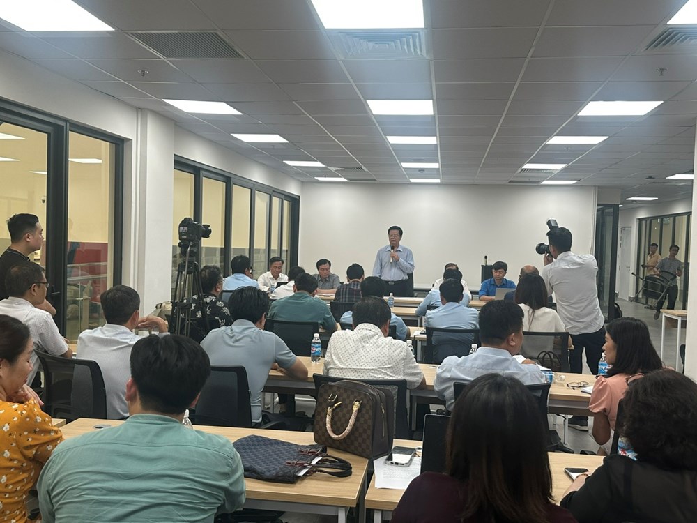 Làm ngày không đủ tranh thủ làm đêm, vướng đâu gỡ đó đảm bảo tiến độ Triển lãm Thành tựu đất nước - ảnh 3