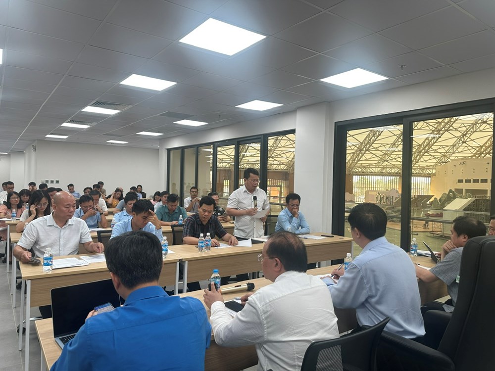Làm ngày không đủ tranh thủ làm đêm, vướng đâu gỡ đó đảm bảo tiến độ Triển lãm Thành tựu đất nước - ảnh 4