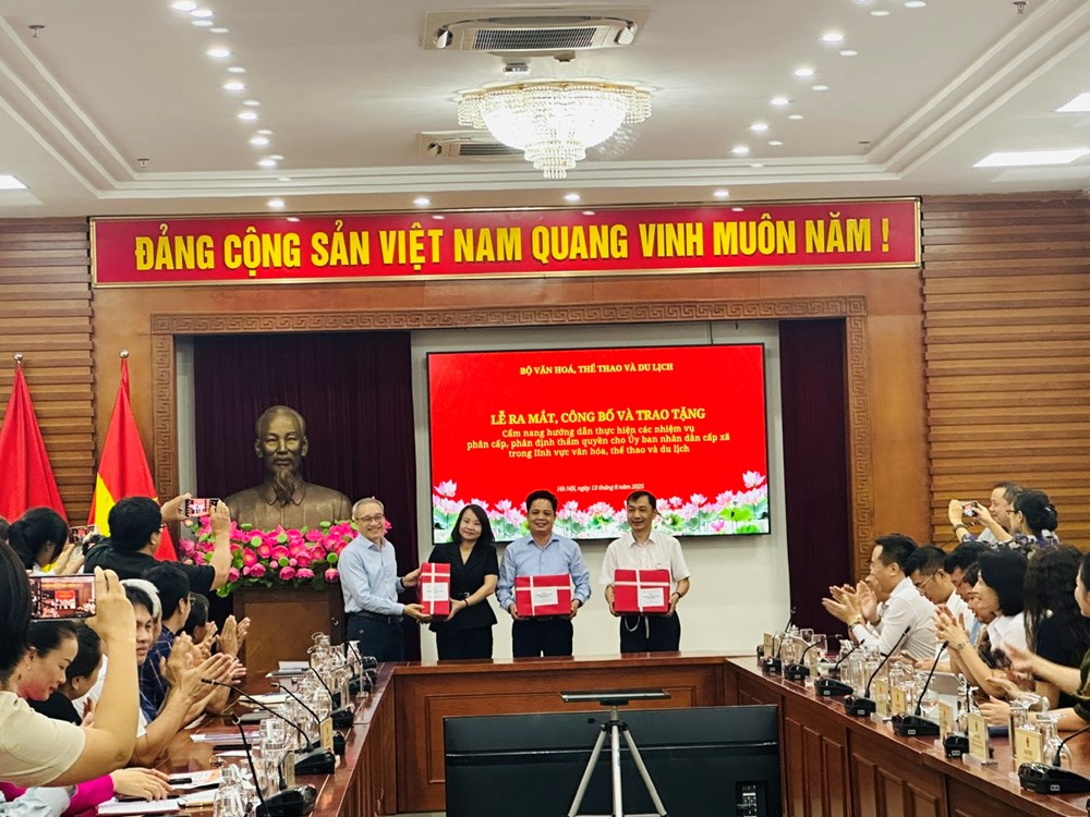 Ra mắt Cẩm nang hướng dẫn thực hiện các nhiệm vụ phân cấp, phân định thẩm quyền cho UBND cấp xã - ảnh 6