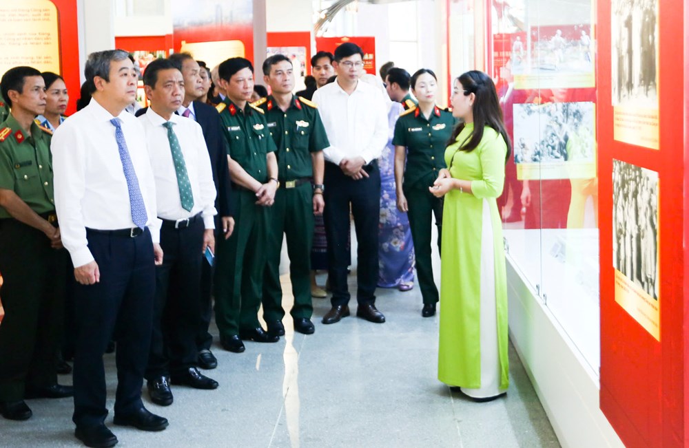 Trưng bày những hình ảnh Công an nhân dân khắc ghi lời Bác - ảnh 3
