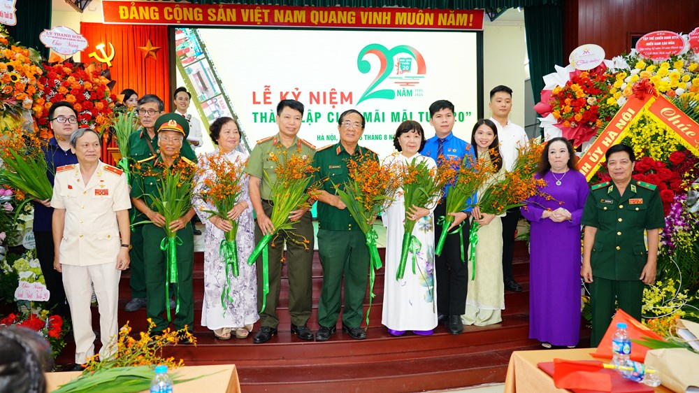 Nối dài hành trình Tri ân- Truyền lửa của Câu lạc bộ “Mãi mãi tuổi 20” - ảnh 2
