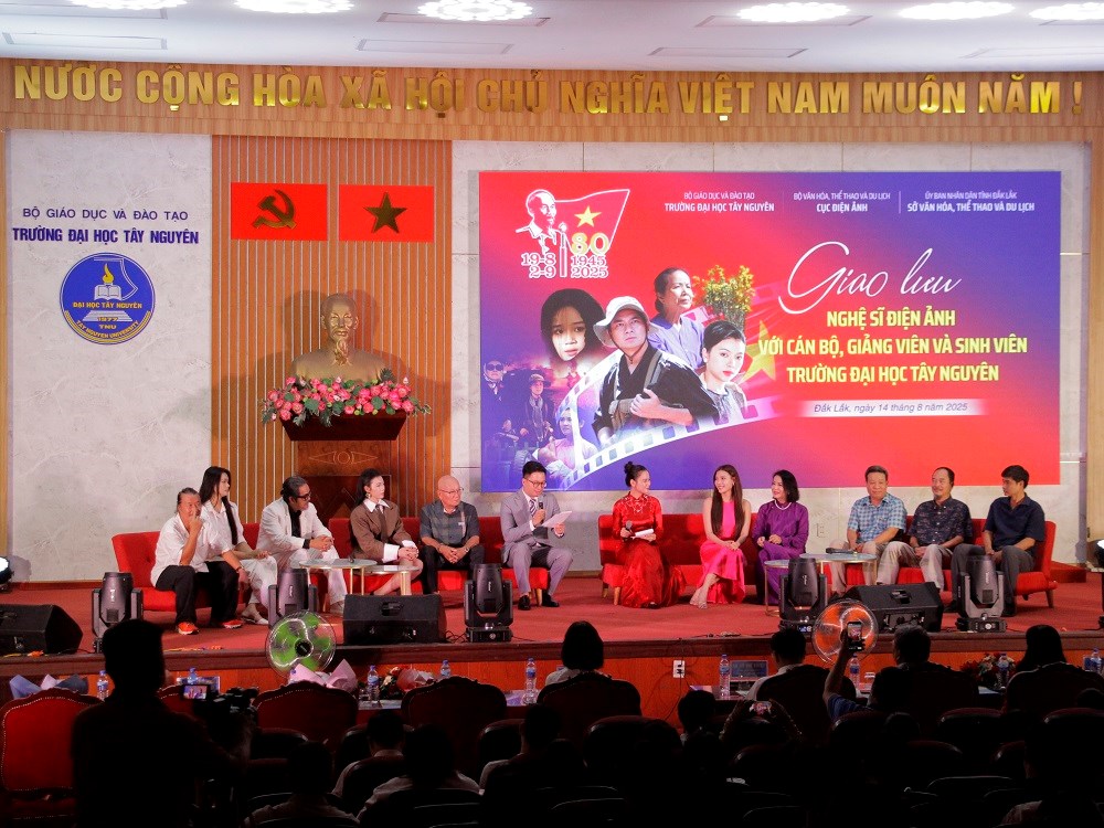 Khơi dậy tinh thần yêu nước, ý thức trách nhiệm công dân trong mỗi người - ảnh 9