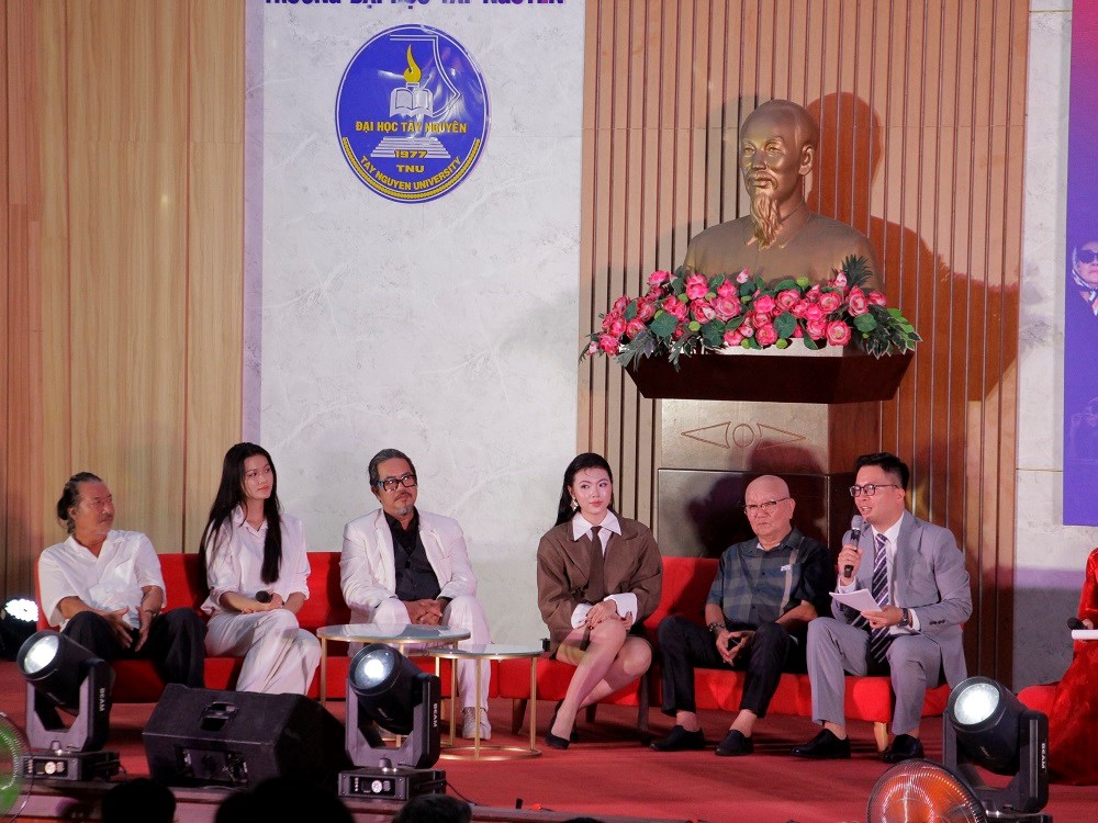 Khơi dậy tinh thần yêu nước, ý thức trách nhiệm công dân trong mỗi người - ảnh 8