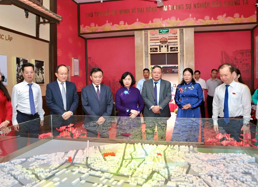 Lễ gắn biển di tích 48 Hàng Ngang - nơi Chủ tịch Hồ Chí Minh khởi thảo Tuyên ngôn Độc lập - ảnh 2