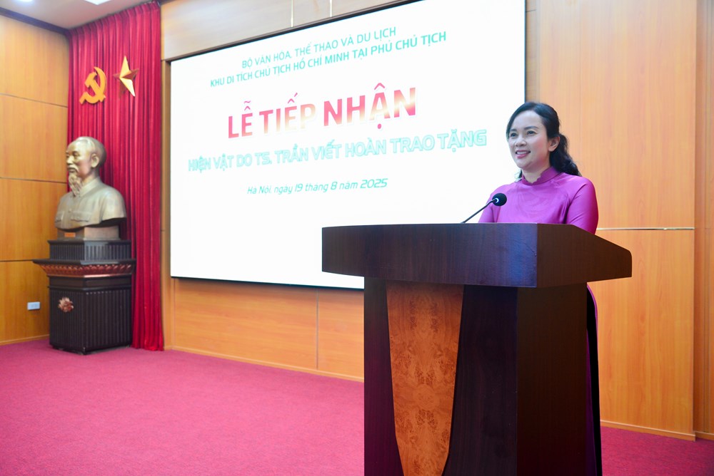 Người cận vệ của Bác Hồ tặng hai hiện vật quý cho Khu Di tích Chủ tịch Hồ Chí Minh tại Phủ Chủ tịch - ảnh 4