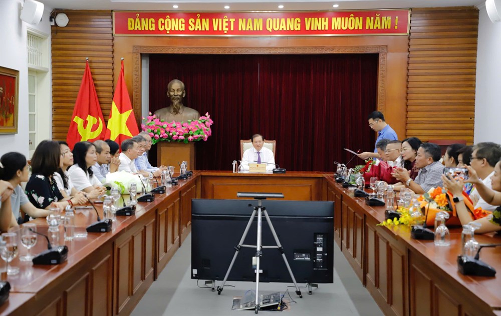 Bộ VHTTDL trao quyết định nghỉ hưu cho 2 cán bộ - ảnh 1