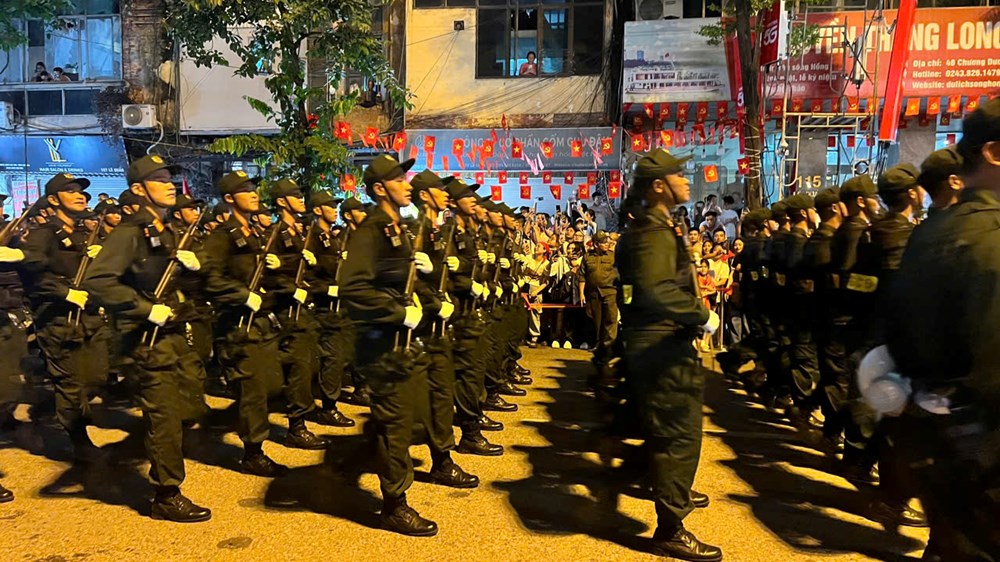 Phố phường ngân vang nhịp bước hào hùng - ảnh 4