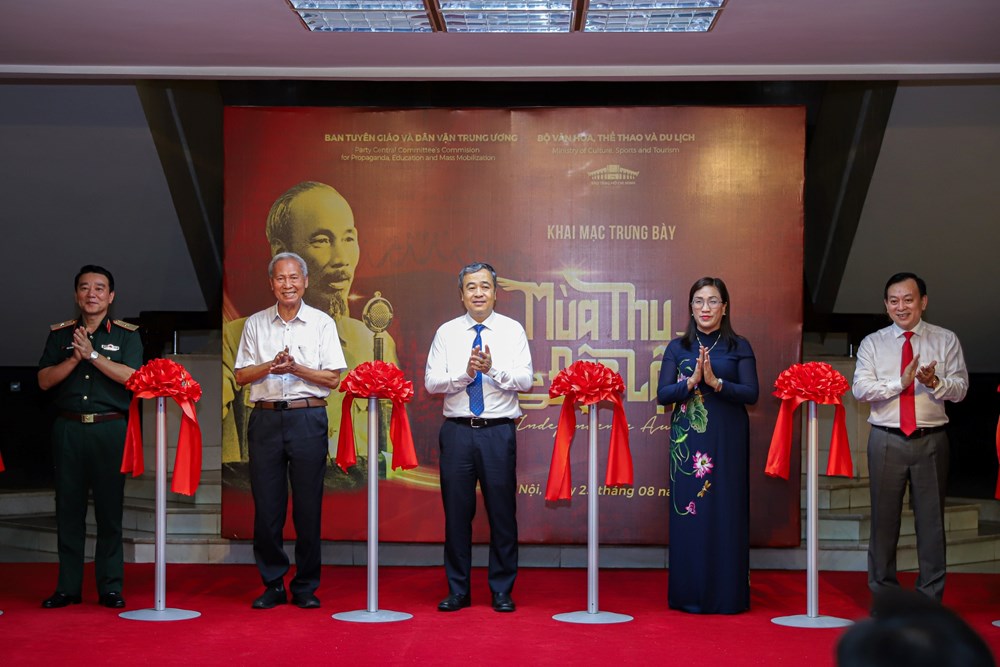 Hơn 200 tư liệu, hình ảnh kể chuyện Mùa thu Độc lập - ảnh 1