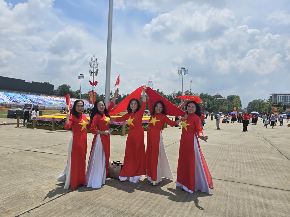 Quảng trường Ba Đình trang nghiêm, rộn ràng khí thế trước giờ tổng duyệt diễu binh, diễu hành - ảnh 2