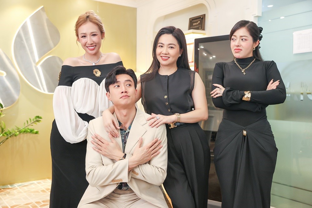 Diễn cảnh tình tứ với Quốc Trường, Lê Khánh bất ngờ gọi điện “báo cáo” chồng - ảnh 5