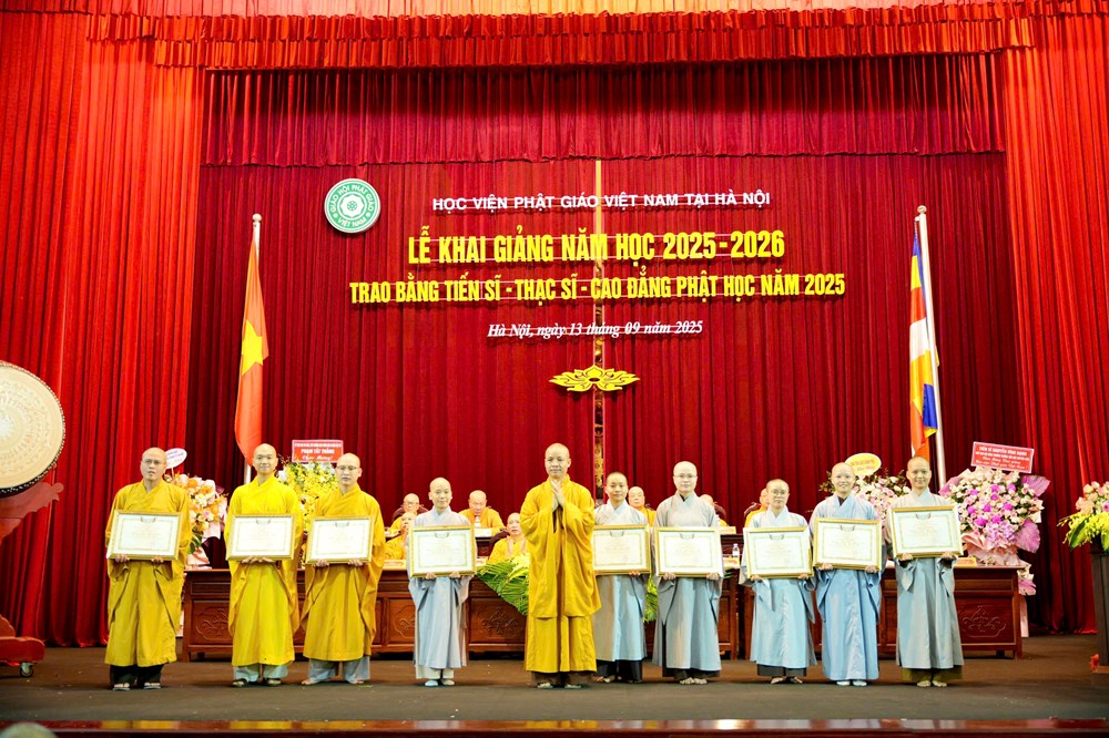 Một nghiên cứu sinh bảo vệ thành công luận án Tiến sĩ loại xuất sắc tại Học viện Phật giáo Việt Nam - ảnh 5