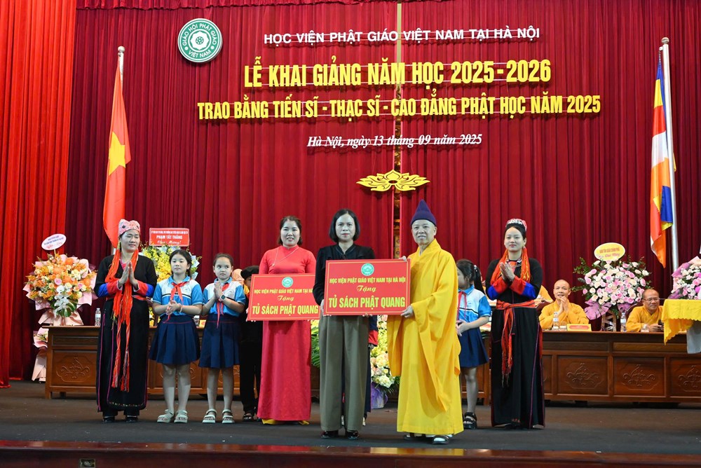 Một nghiên cứu sinh bảo vệ thành công luận án Tiến sĩ loại xuất sắc tại Học viện Phật giáo Việt Nam - ảnh 2