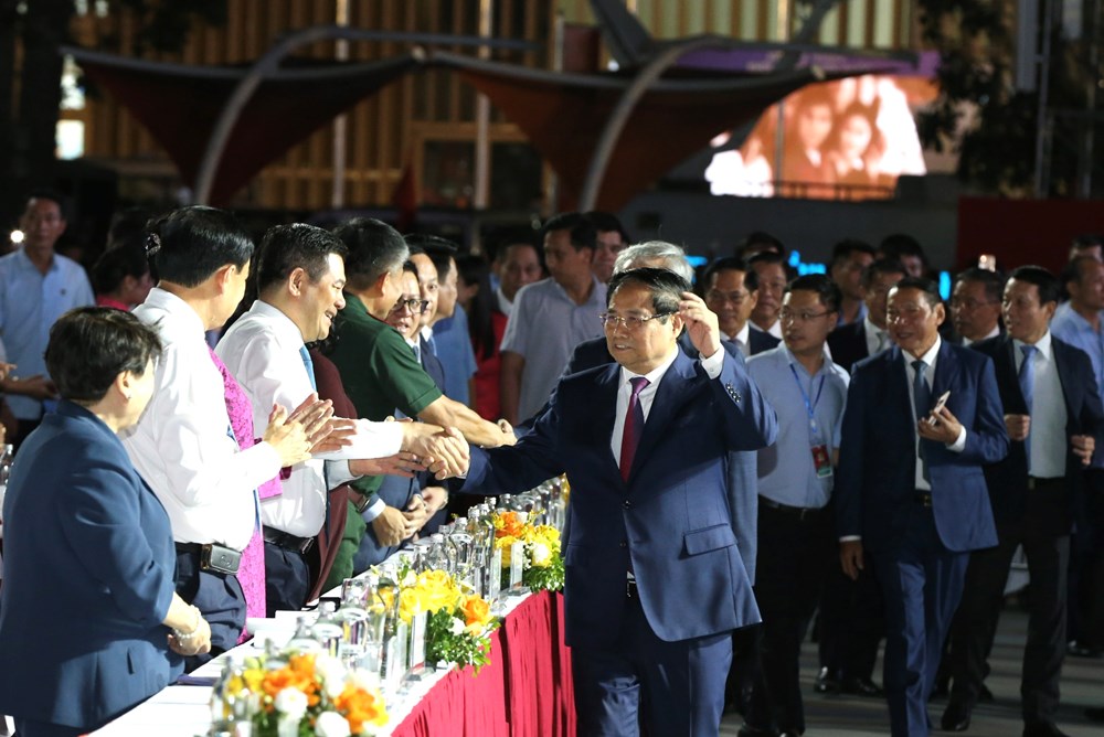 Tôn vinh chặng đường lịch sử và khát vọng vươn tới tương lai - ảnh 1