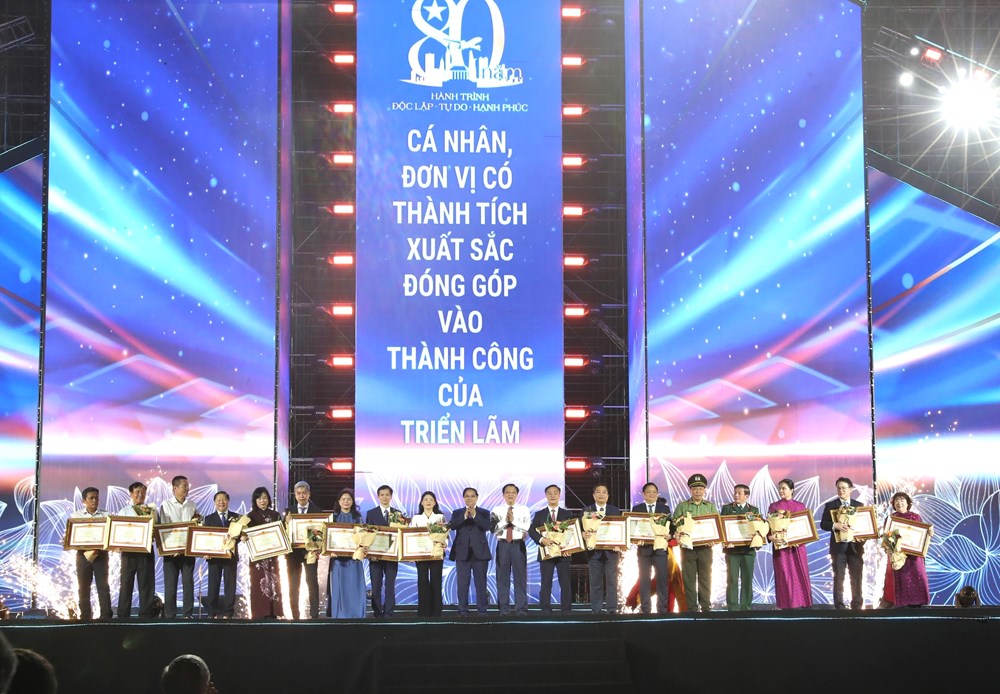 Tôn vinh chặng đường lịch sử và khát vọng vươn tới tương lai - ảnh 5
