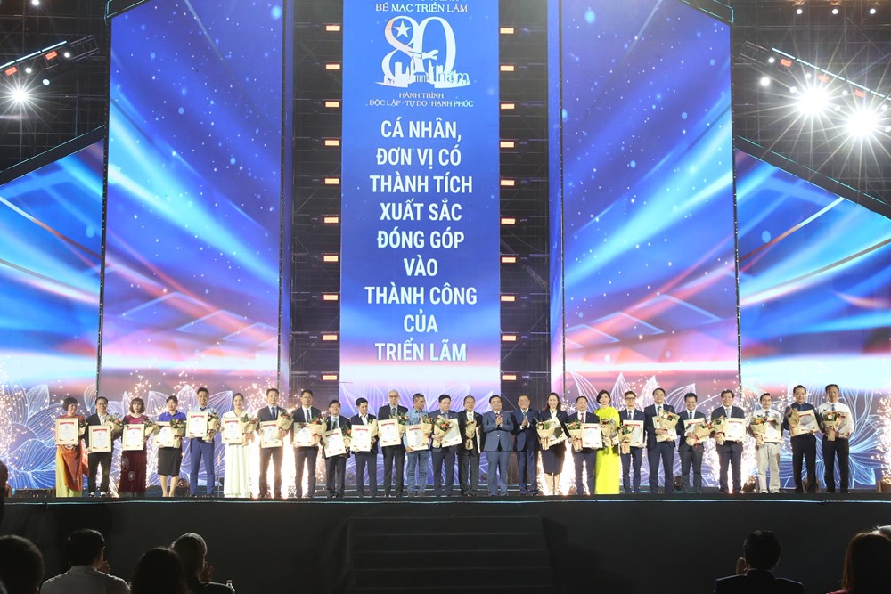 Tôn vinh chặng đường lịch sử và khát vọng vươn tới tương lai - ảnh 7