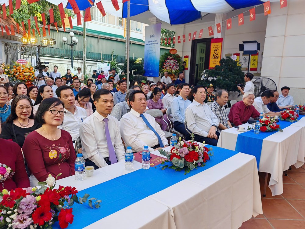 Kỷ niệm 105 năm ngày sinh Tố Hữu, nhà thơ lớn của cách mạng Việt Nam - ảnh 1
