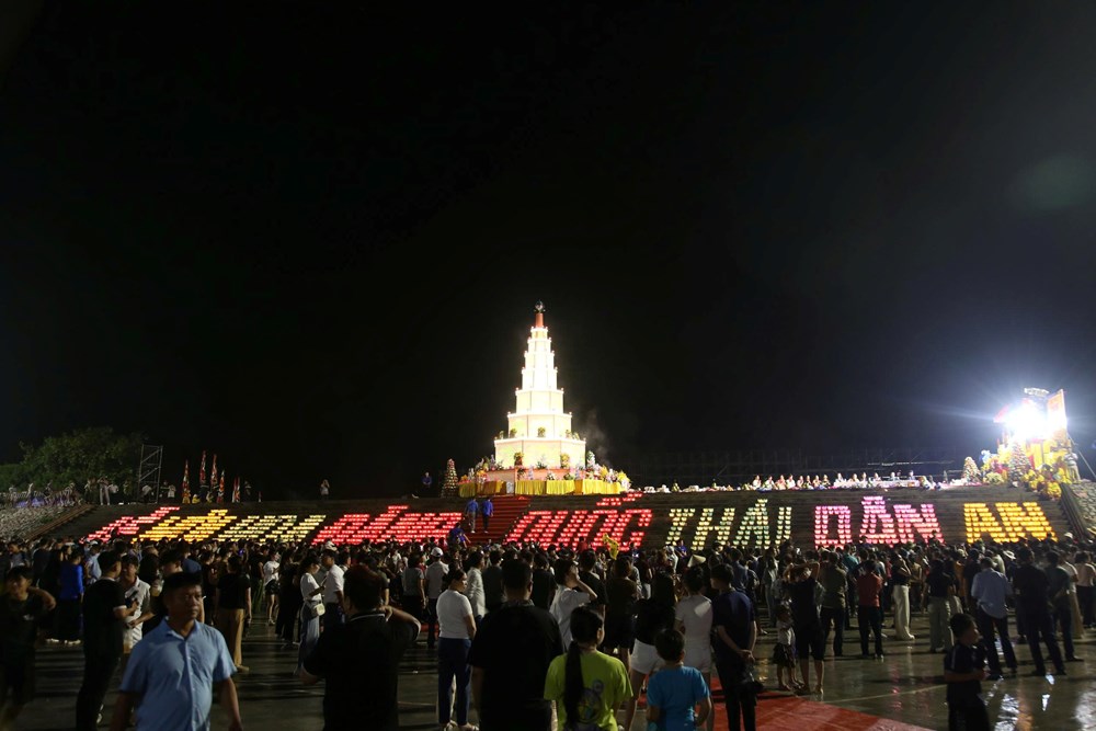 Lung linh “Hội hoa đăng” trên sông Lục Đầu cầu quốc thái dân an - ảnh 5