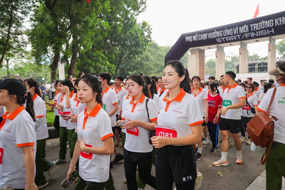 Hoa khôi Vũ Hương Giang chạy bộ lan tỏa thông điệp vì môi trường không khói thuốc - ảnh 4