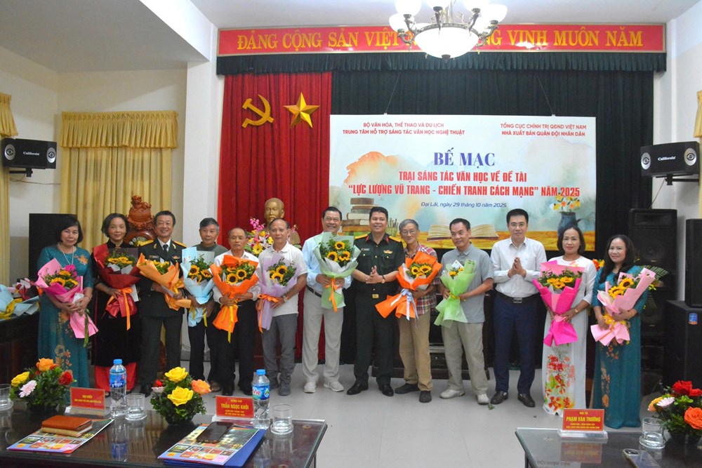 Những câu chuyện mới về người lính từ Trại sáng tác văn học năm 2025 - ảnh 2