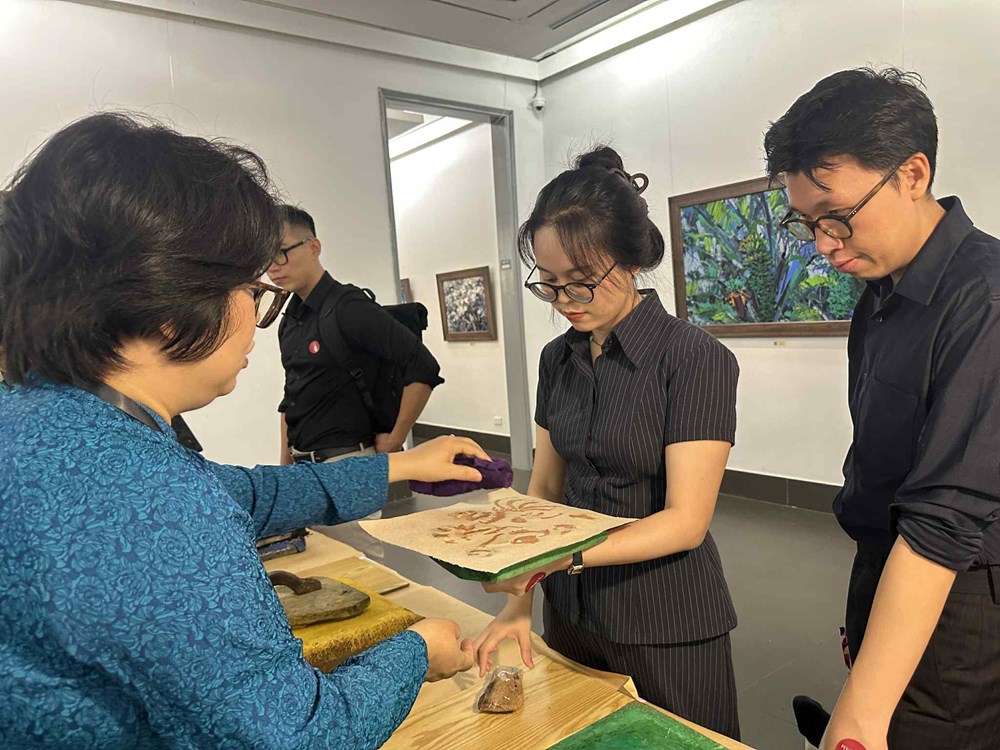 Lần đầu tiên khám phá những bảo vật, hiện vật mỹ thuật giá trị vào đêm - ảnh 5