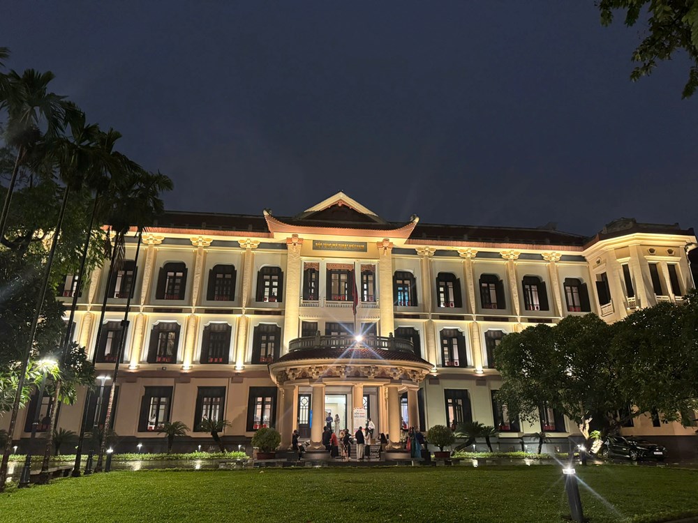 Lần đầu tiên khám phá những bảo vật, hiện vật mỹ thuật giá trị vào đêm - ảnh 1