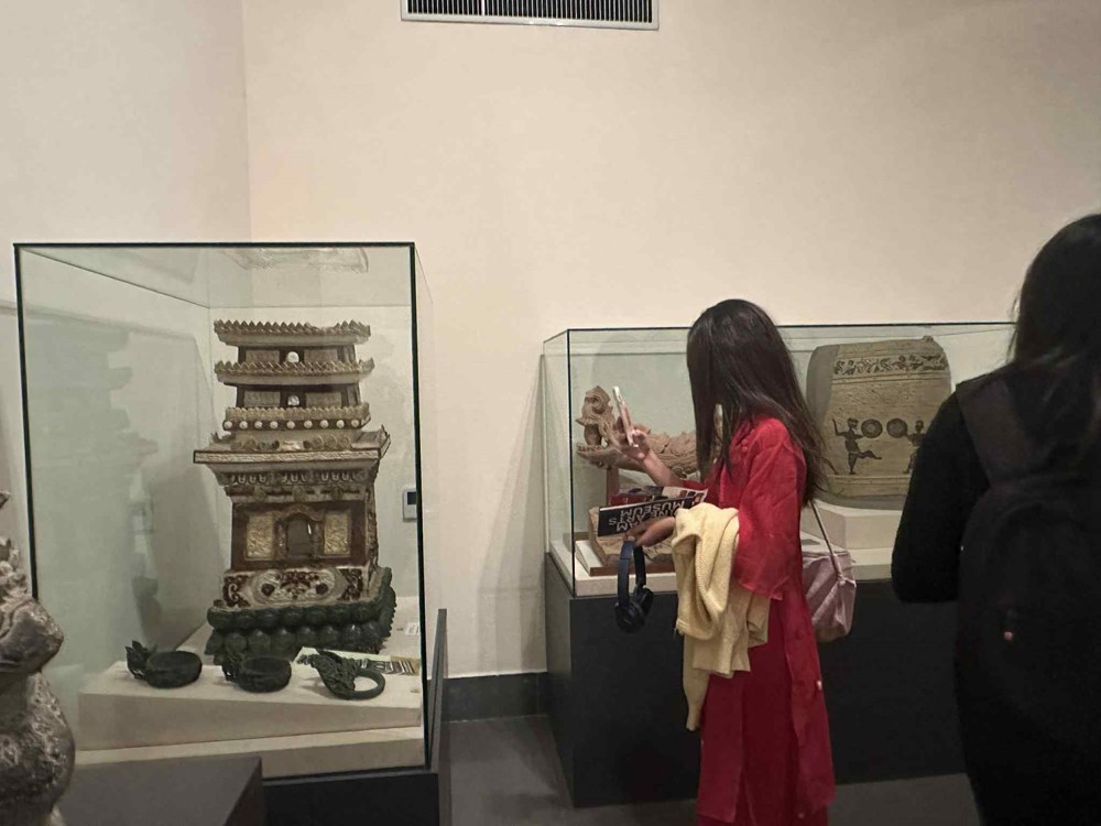 Lần đầu tiên khám phá những bảo vật, hiện vật mỹ thuật giá trị vào đêm - ảnh 9