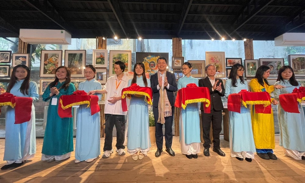 Sắc màu trẻ trung của Hà Nội qua triển lãm “Hà Nội thanh tân” - ảnh 1