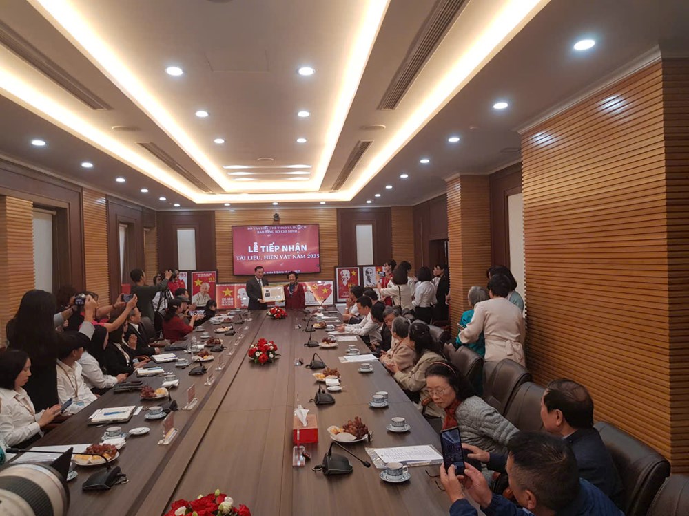 Bảo tàng Hồ Chí Minh tiếp nhận nhiều hiện vật quý về cuộc đời Bác Hồ - ảnh 3