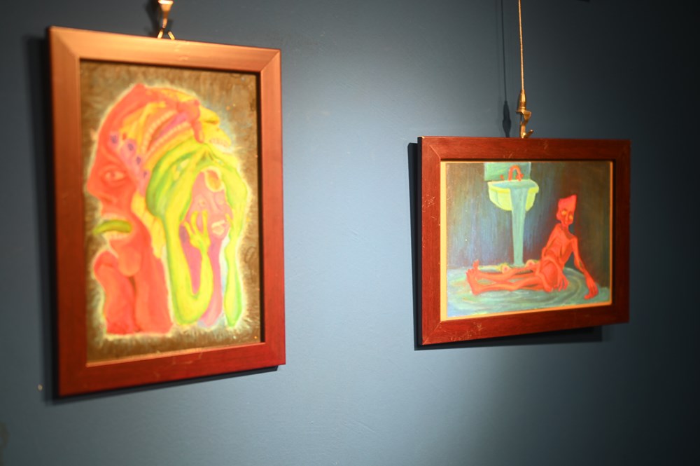 Triển lãm “Gò má em – Mảnh khói tàn”- Tiếng nói nghệ thuật của thế hệ trẻ về áp lực thành tích - ảnh 3