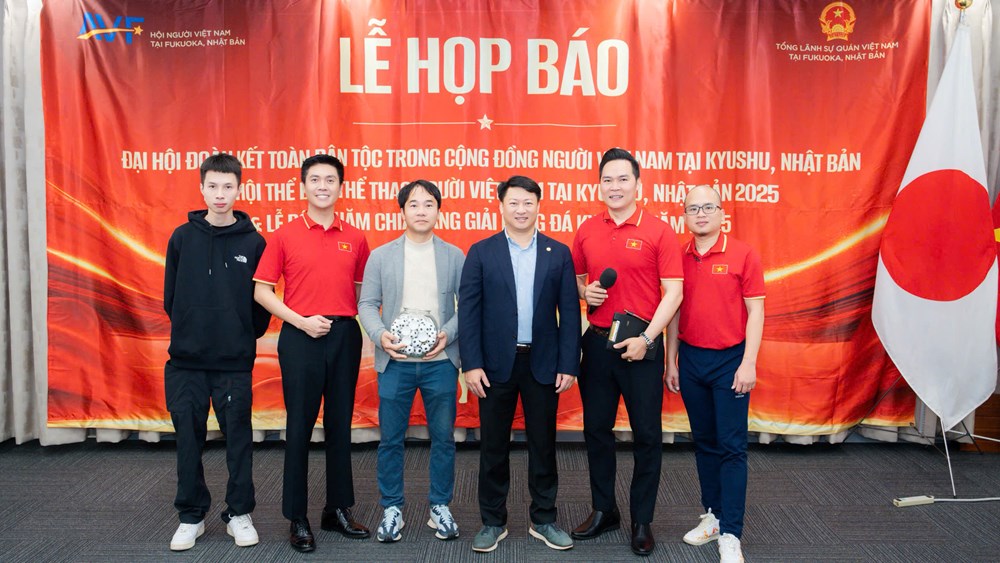 1.000 người Việt tại Kyushu lập kỷ lục xếp hình cờ Tổ quốc trong “Ngày hội Đại đoàn kết toàn dân tộc” - ảnh 4