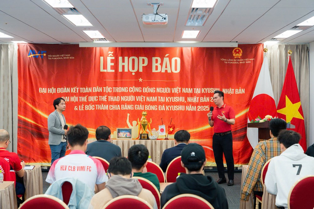 1.000 người Việt tại Kyushu lập kỷ lục xếp hình cờ Tổ quốc trong “Ngày hội Đại đoàn kết toàn dân tộc” - ảnh 3