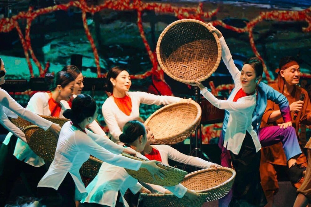 Rực rỡ sắc màu di sản Việt tại thành phố Cảng - ảnh 1