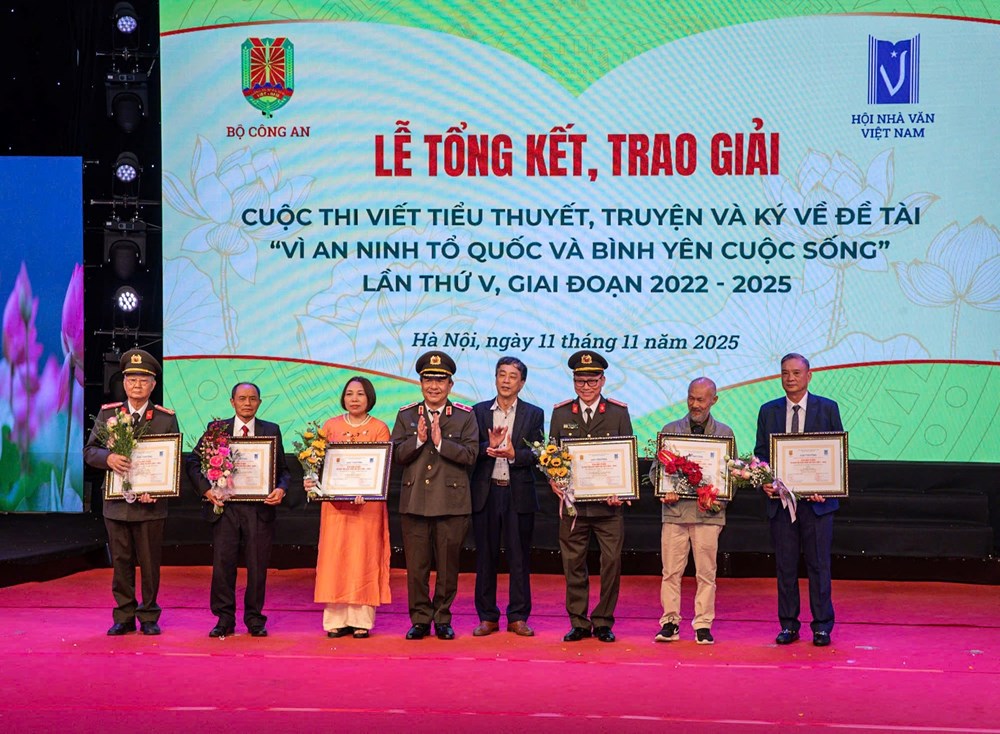 3 tiểu thuyết đoạt giải A Cuộc thi viết “Vì an ninh Tổ quốc và bình yên cuộc sống lần thứ V” - ảnh 2