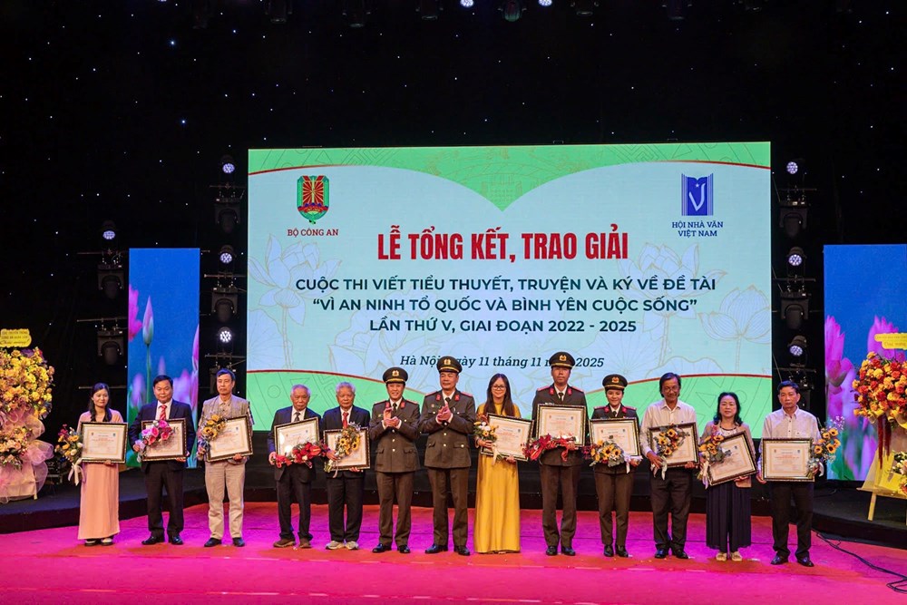 3 tiểu thuyết đoạt giải A Cuộc thi viết “Vì an ninh Tổ quốc và bình yên cuộc sống lần thứ V” - ảnh 4