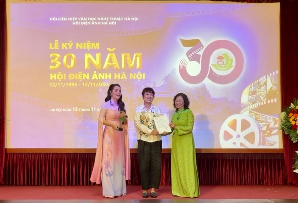 Đạo diễn phim “Mưa đỏ” được kết nạp Hội viên Hội Điện ảnh Hà Nội - ảnh 6